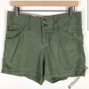 ⬇️$26 Athleta Green Lyocell Mid Rise Casual Shorts